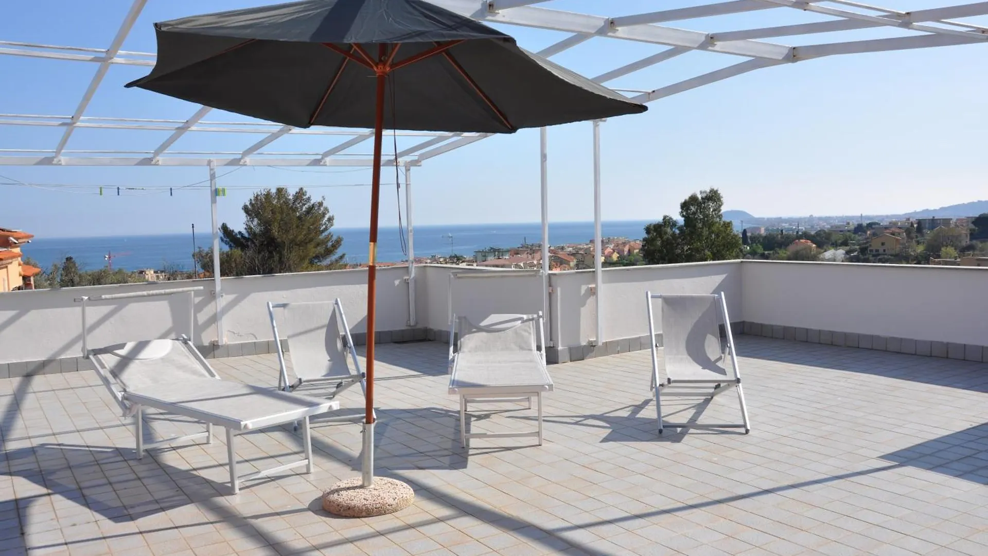 Villa Paolina Ceriale - App. 6 Posti E Terrazzo 0*,  Italy